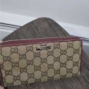 Gucci Beige and Burgundy GG Zip Wallet